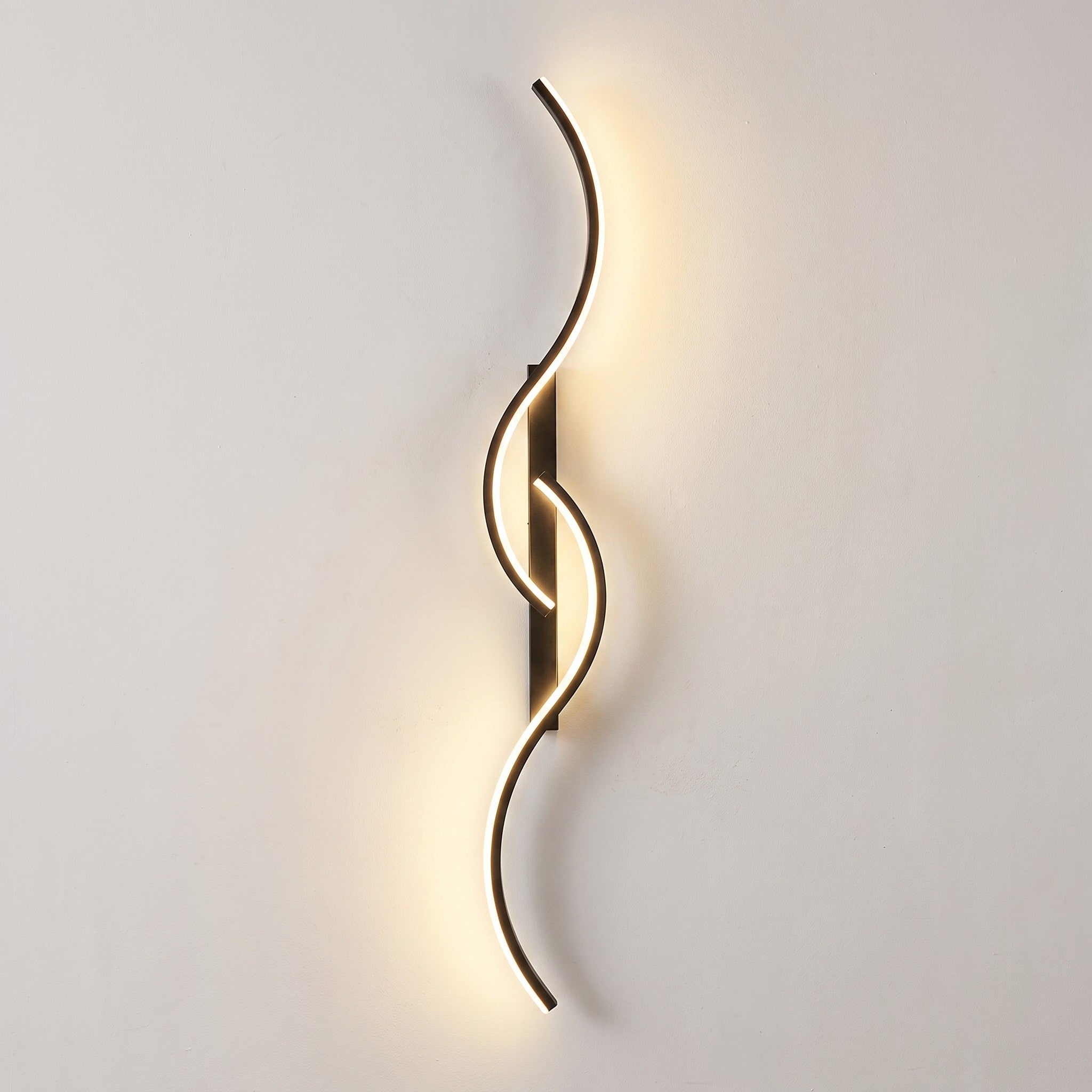 Ribbon curve wall sconce in black, 39.4 in, lit