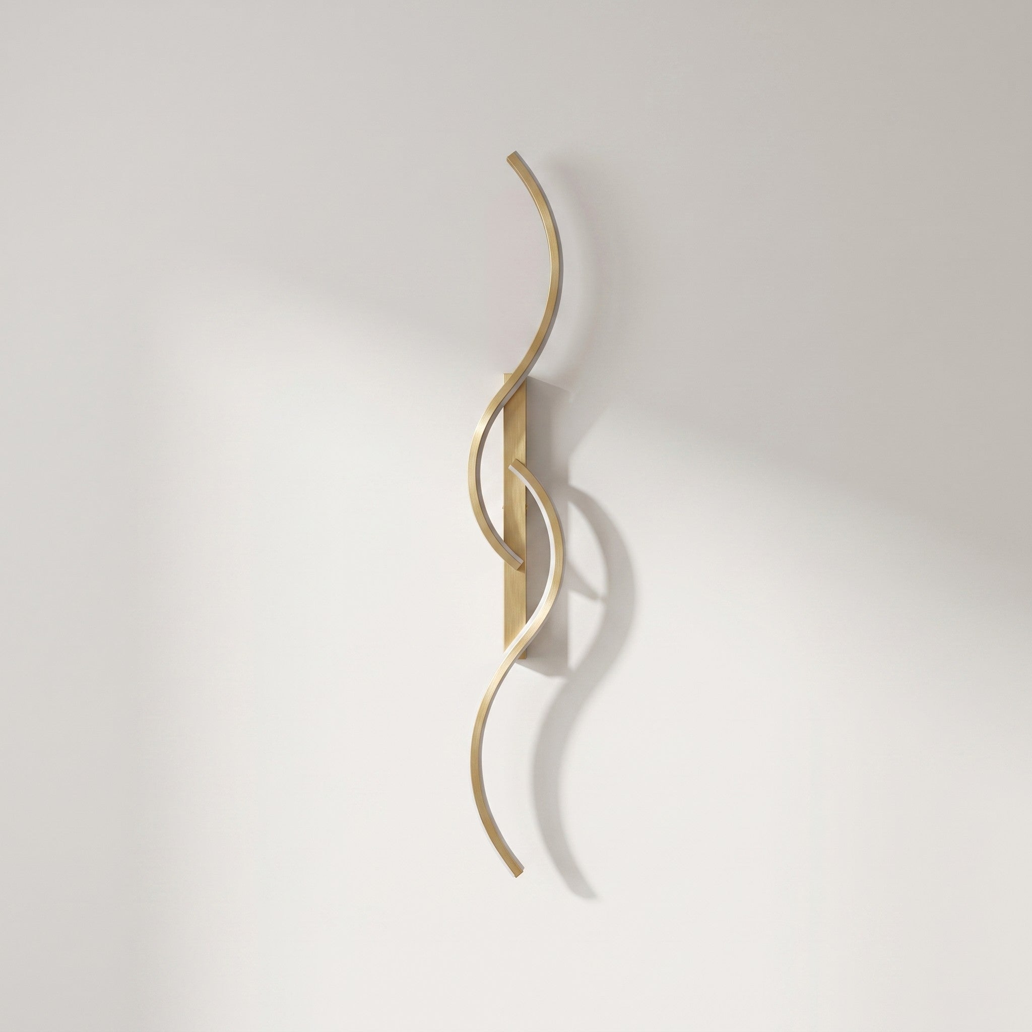 Ribbon curve wall sconce in gold, 23.6 in, studio packshot