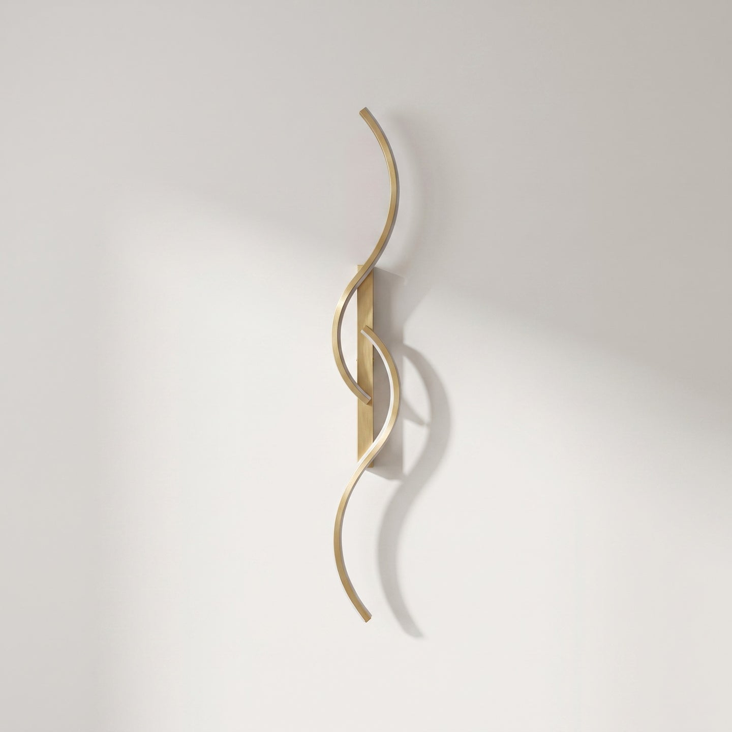 Ribbon curve wall sconce in gold, 23.6 in, studio packshot